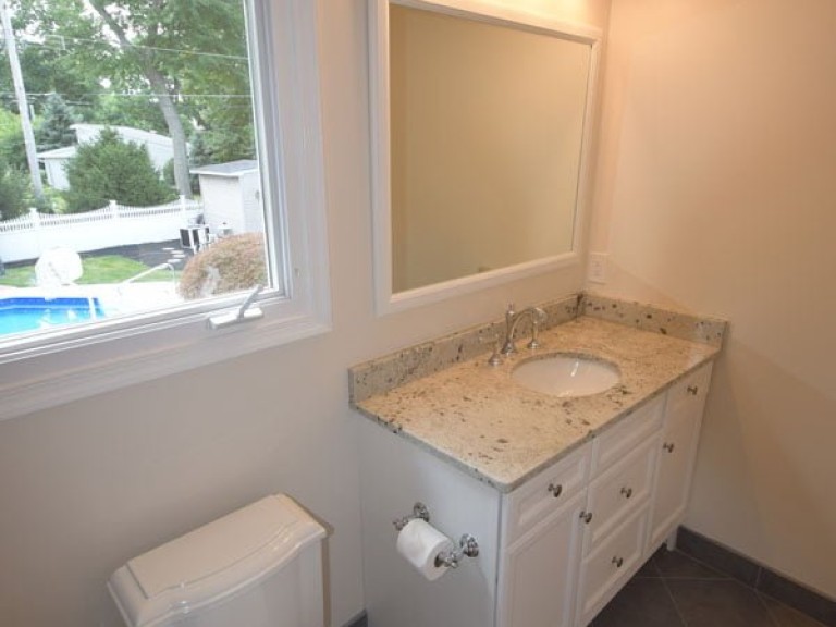 Hall Bath 3-1200